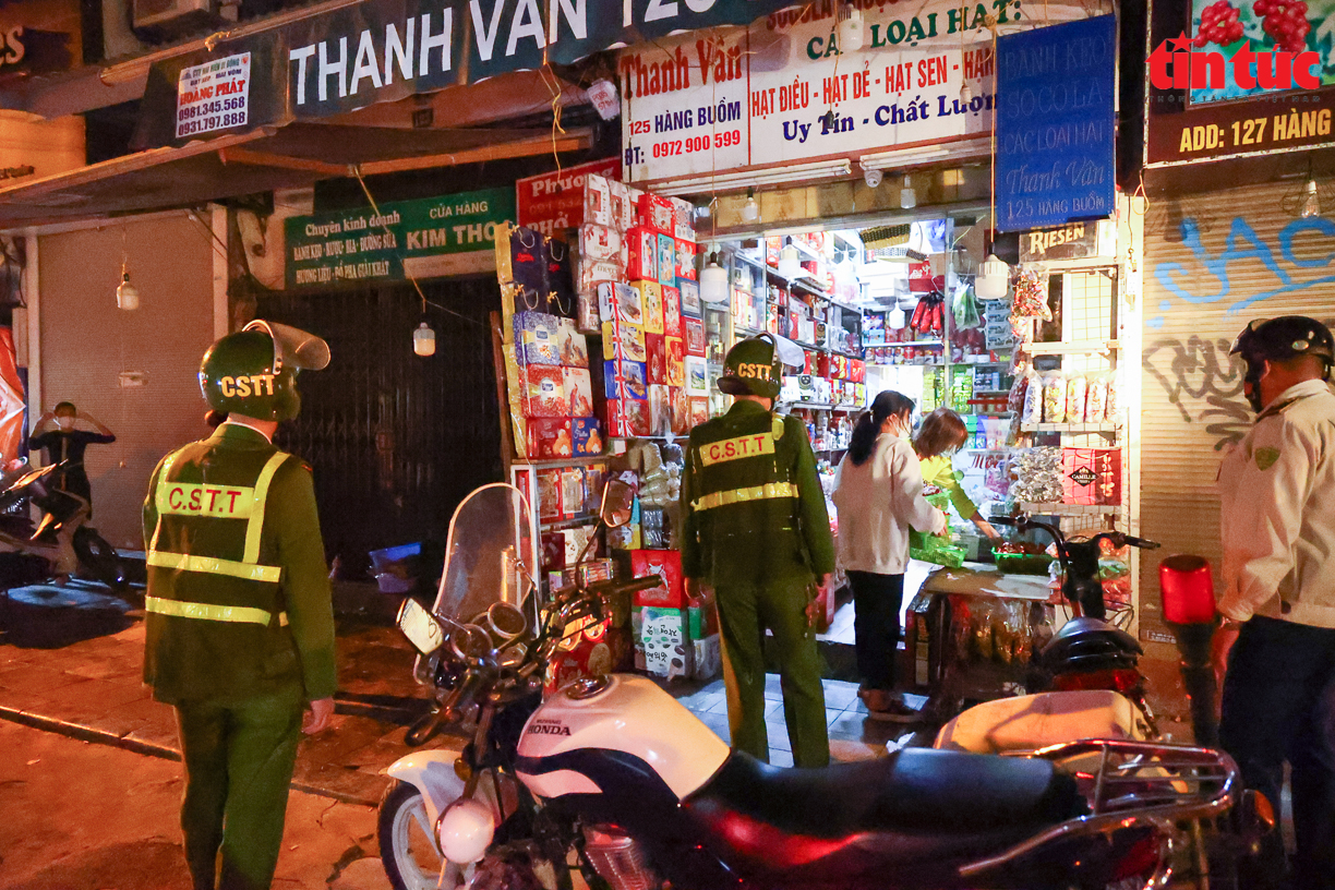 Hà Nội cho phép quận Hoàn Kiếm sử dụng vỉa hè để kinh doanh tạm thời 